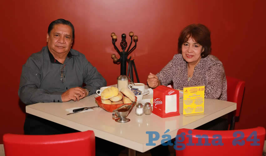 En el restaurante Mitla compartieron el pan y la sal Alberto M&aacute;rquez Ibarra y Olivia Pedroza Cortez