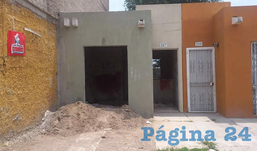 Otra de las viviendas, repleta de escombros traídos desde alguna parte de la metrópoli, indolentemente tirados en una vivienda que nadie ocupó 