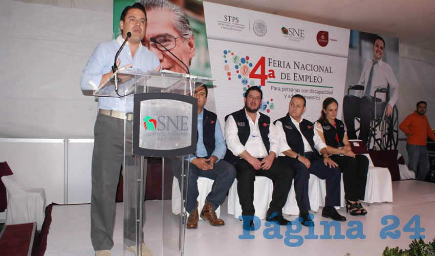 Aprender de la experiencia de los mayores, de quienes pueden apoyar por haber vivido más, fueron en resumen las palabras del gobernador Aristóteles Sandoval, quien dijo que esta feria de empleo “incluyente” dará trabajo a sectores vulnerables para combatir la pobreza/Fotos: Francisco Tapia 