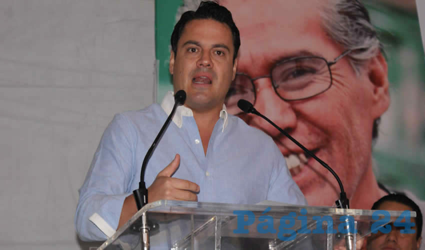 “Ya hay una ley, la ley establece con mucha claridad cuáles son los servicios, el servicio cómo se establece, así que en el reglamento nos vamos a sujetar más en lo que dice la ley”, señaló el gobernador Aristóteles Sandoval sobre la modalidad de transporte colectivo que Uber implementó hace 10 días/Foto: Francisco Tapia 