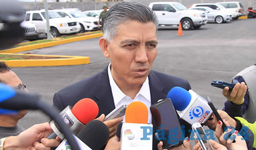 Francisco Carrillo Pasillas: Se estará sacando un promedio de las diferentes empresas que estén participando, se incluirá el presupuesto base de la dependencia a efecto de que la empresa que sea más conveniente, solvente y garantice la calidad, así como el crecimiento y fortalecimiento, con ello sea a la que se le adjudique el contrato (Foto: Rocío Castro)