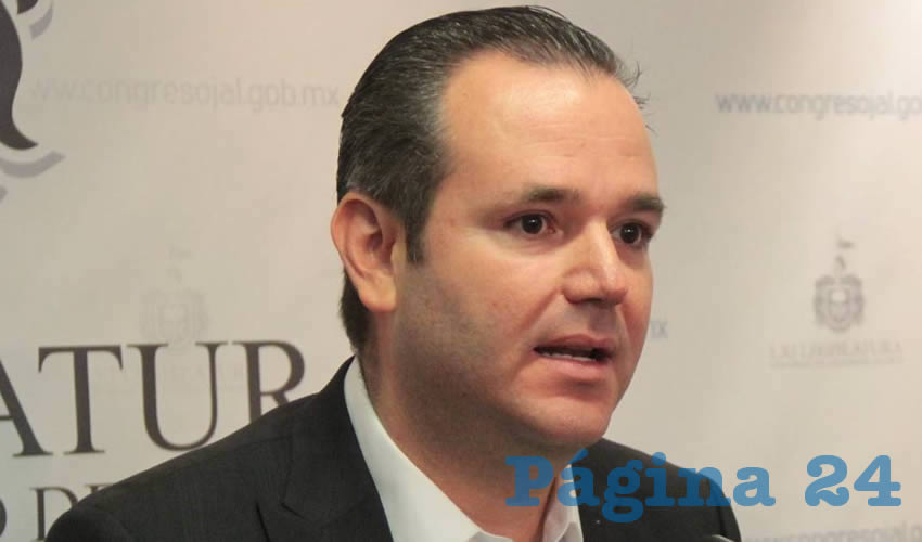 “Con siete días que el gobierno del estado no gastara en publicidad, se podrían mantener abiertas estas oficinas”, criticó el diputado Miguel Ibarra sobre el supuesto gasto excesivo que se hace en Casa Jalisco de Chicago, implicando que la administración de Aristóteles Sandoval gasta sin pensar en promoverse/Foto: Francisco Tapia 
