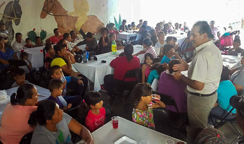 Martín Orozco Sandoval, sostuvo un encuentro con habitantes de la comunidad El Salero, en el municipio de Cosío
