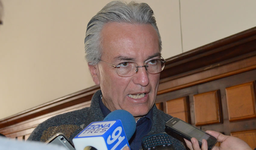 “No es que estemos friegue y friegue y friegue, la honradez tiene un alto valor moral en el servicio público, los tapatíos demandan un combate frontal a la corrupción”, como prometió el alcalde naranja, y eso no está ocurriendo, criticó el regidor Alfonso Petersen Farah/Foto: Francisco Tapia