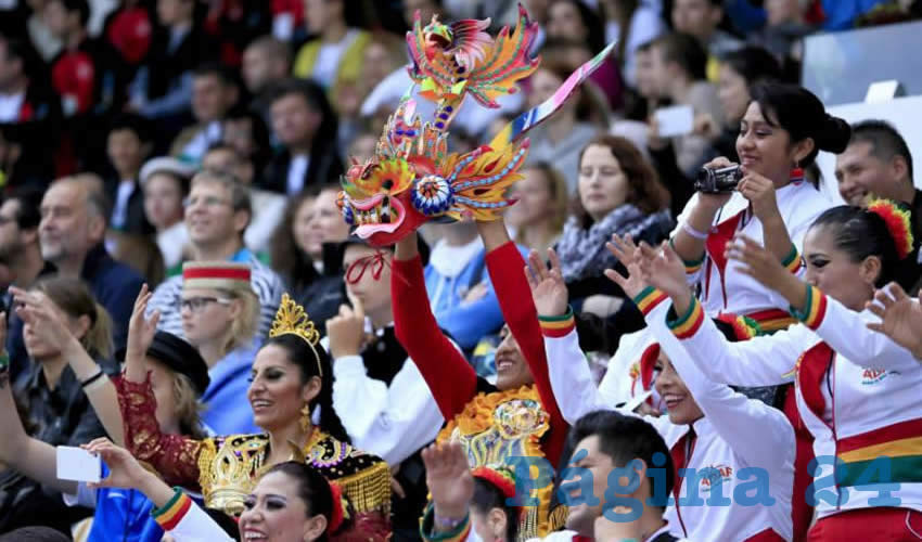 Cabe señalar que con la folkloriada, además de la presentación de la Banda Sinfónica del Estado en el Auditorio Nacional, y con el Festival Internacional de Jazz y Blues, el Gobierno del Estado cierra con broche de oro las actividades en el ámbito cultural.