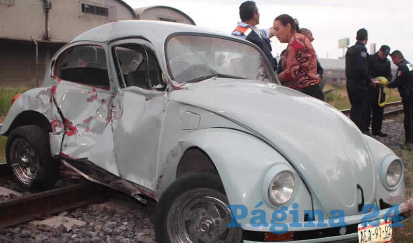 El veh&iacute;culo fue embestido por el gusano de acero en su costado derecho