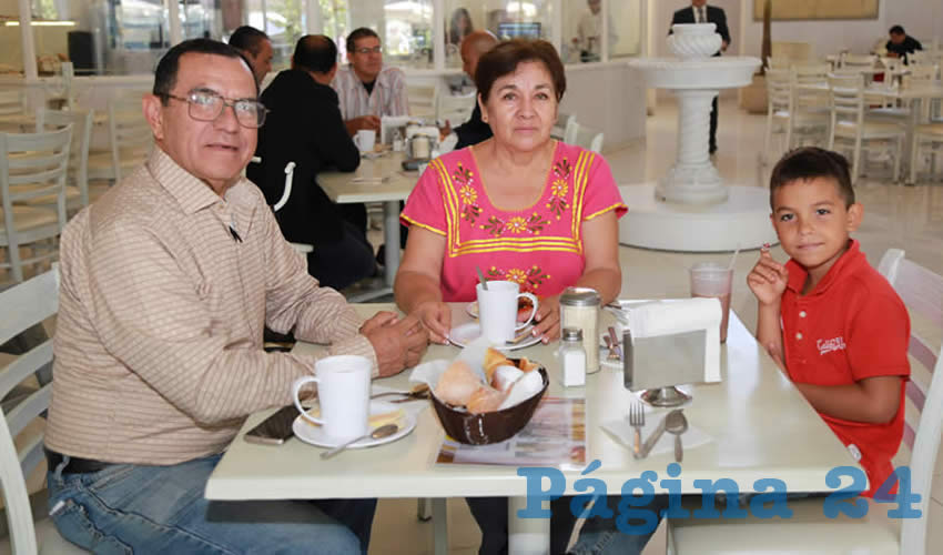 En el restaurante Del Centro almorzaron V&iacute;ctor Manuel Beltr&aacute;n Atilano, Guadalupe S&aacute;nchez Pichardo y el ni&ntilde;o Mateo Gonz&aacute;lez Beltr&aacute;n