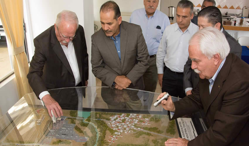 Martín Orozco Sandoval visitó la empresa Yupark