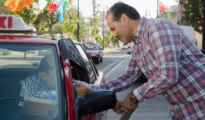 Mart&iacute;n Orozco expres&oacute; a los choferes y dirigentes de los taxistas que habr&aacute; un programa especial para modernizar y hacer m&aacute;s eficiente el transporte p&uacute;blico