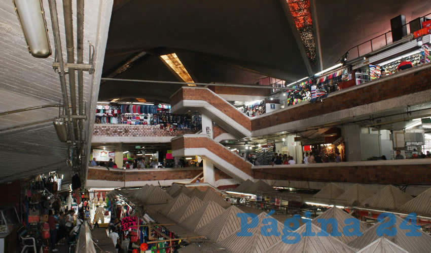 El mercado San Juan de Dios se encuentra alejado de la mano del ayuntamiento, pues el desorden y la suciedad persisten en su interior, además de la inseguridad que, a corto plazo, podría ocasionar un incendio en el inmueble/Fotos: Francisco Tapia