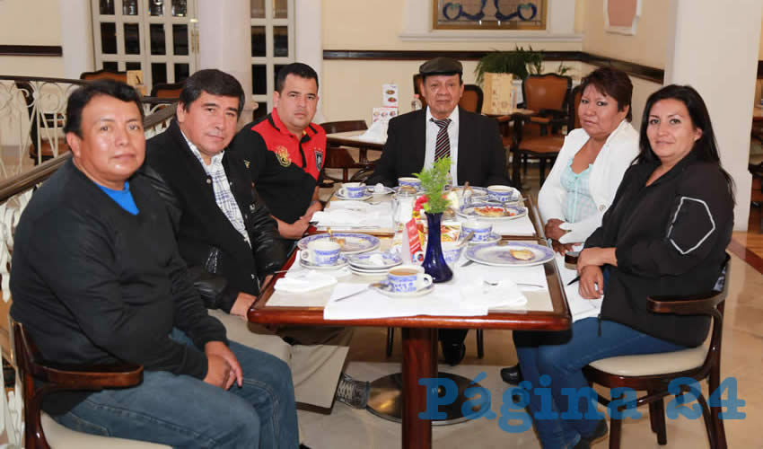 En Sanborns Francia compartieron el pan y la sal C&eacute;sar Carvente P&eacute;rez, el ingeniero Jorge Zamarripa D&iacute;az, expresidente estatal del Partido Acci&oacute;n Nacional (PAN); Jos&eacute; Lauro Castro Vieyra, Arturo Ibarra Susan, presidente de la Organizaci&oacute;n Interdisciplinaria por Aguascalientes AC; Benita de la Cruz Mu&ntilde;oz y Rosa Ibarra Guerrero