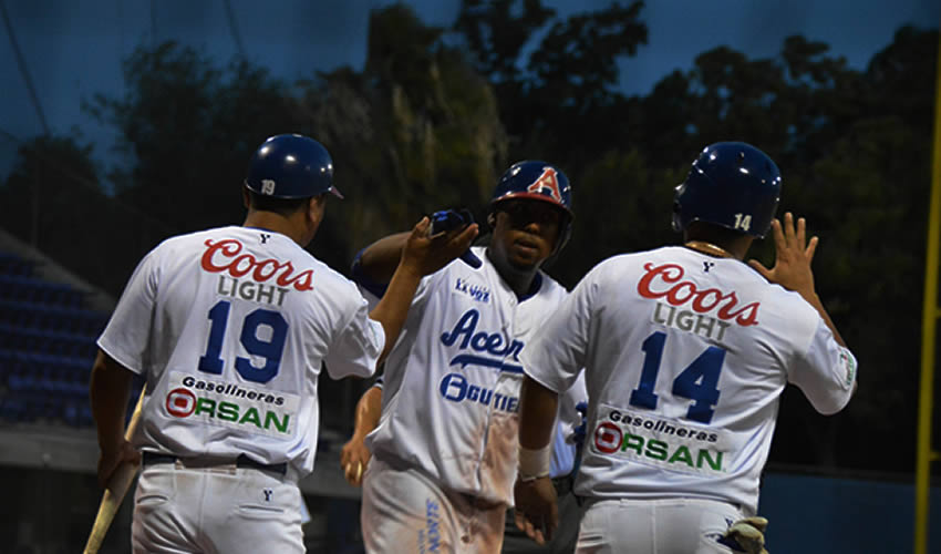 Las anotaciones de Acereros llegaron desde el segundo capítulo con un cuadrangular solitario de José Julio Ruiz para inaugurar la pizarra en el Coloso del Norte (Foto: Cortesía LMB)