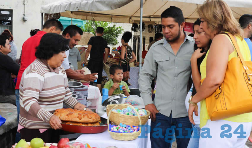 Tlajomulco busca recuperar sus tradiciones mediante ferias itinerantes que acerquen a los pobladores a festejos del municipio y comida típica del lugar/Fotos: Cortesía