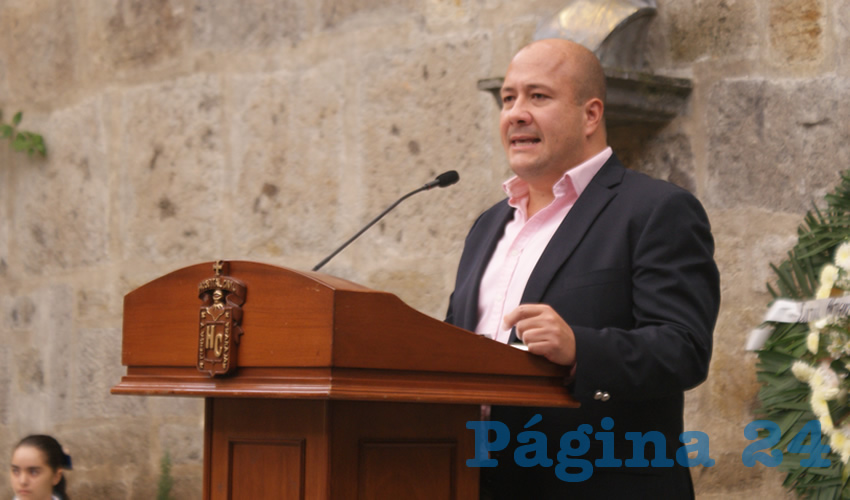 “Los presidentes municipales no necesitamos que el secretario de Gobierno nos diga cuáles son nuestras funciones, le recomendaría al secretario que se concentrara en su trabajo, nosotros estamos tapando baches, pero el Periférico es responsabilidad del gobierno del estado”, respondió el alcalde Enrique Alfaro/Foto: Francisco Tapia 