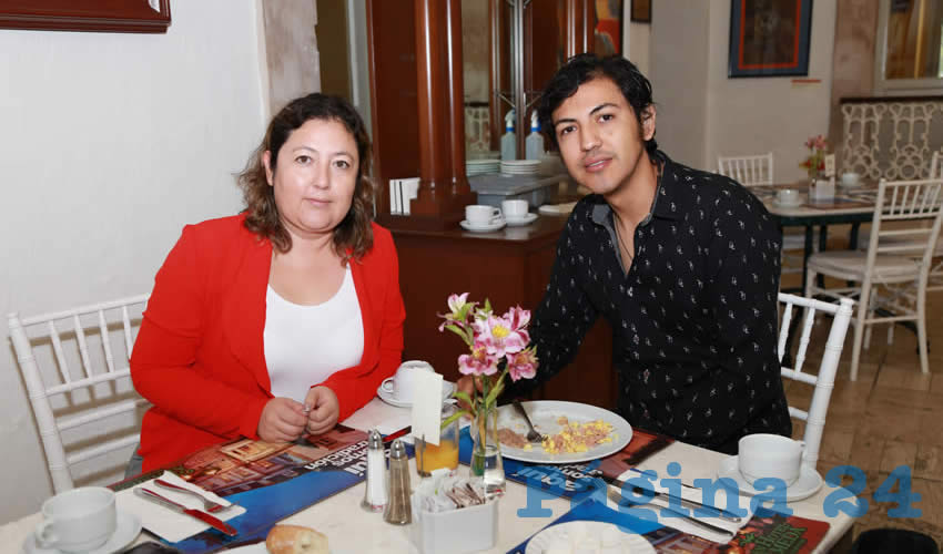 En el restaurante del Gran Hotel Alameda almorzaron Mabel Fuentes Mireles y Pedro Fuentes Mireles, visitantes de Monclova, Coahuila