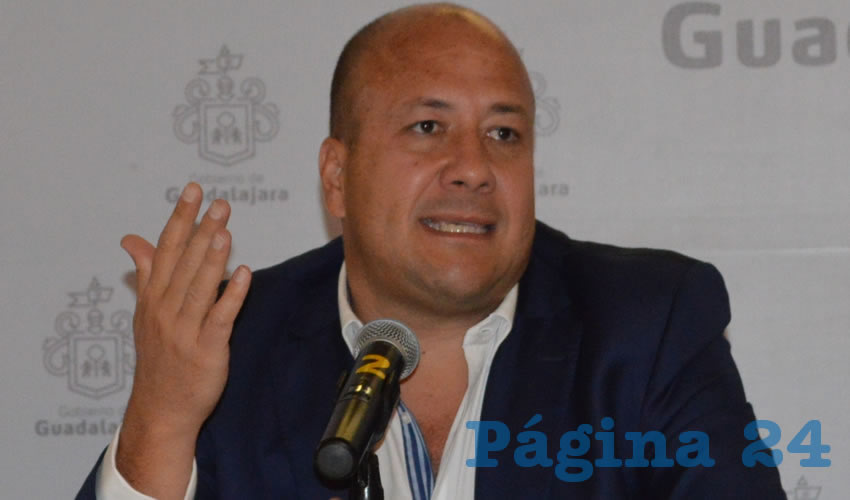 “Todo mundo tiene algo qué aportar, todo mundo se siente poseedor de la verdad absoluta. Yo respeto mucho las opiniones de todos, tenemos un equipo profesional, yo no soy experto en el tema pero tenemos a quien sí lo son (…). El municipio es el responsable y por ello estamos actuando en consecuencia”, tronó el alcalde Enrique Alfaro sobre quienes cuestionan la restauración/Foto: Archivo Página 24