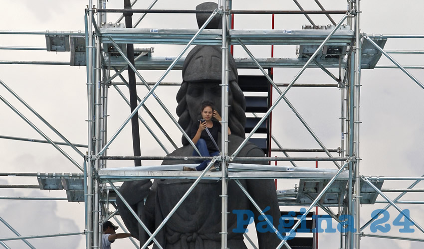 Aun cuando Miguel Ángel Arias Díaz, hijo del escultor creador de la Minerva, asegura tener derechos sobre el monumento, el alcalde tapatío dejó en claro que una vez finalizado el proyecto técnico se reunirán con la Secretaría de Cultura para afinar los pormenores y proceder a reparar la escultura/Foto: Cuartoscuro 