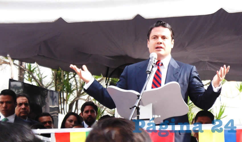 En la presentación del Nodo Jalisco, el gobernador Aristóteles Sandoval presumió la fuga de cerebros que padece la entidad como algo positivo, pues dijo que miles de jaliscienses que radican fuera del país “son mexicanos talentosos comprometidos, con alto perfil”/Foto: Francisco Tapia