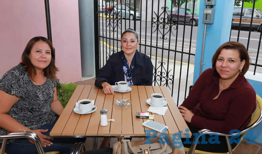 En el restaurante Azul Catedral se reunieron Claudia Esparza Ramos, Vanessa S&aacute;nchez Medina y Flor Olivares Zaragoza