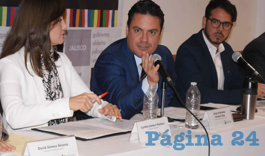 “Todavía no hay una propuesta, no sabemos si el actual auditor quiere contender de nueva cuenta, pero creemos que debe de haber propuestas, abrirnos paso a nuevos perfiles que puedan generar confianza en la ciudadanía”, manifestó el gobernador Aristóteles Sandoval, quien recalcó no deberle nada al actual auditor, Alonso Godoy/Foto: Francisco Tapia