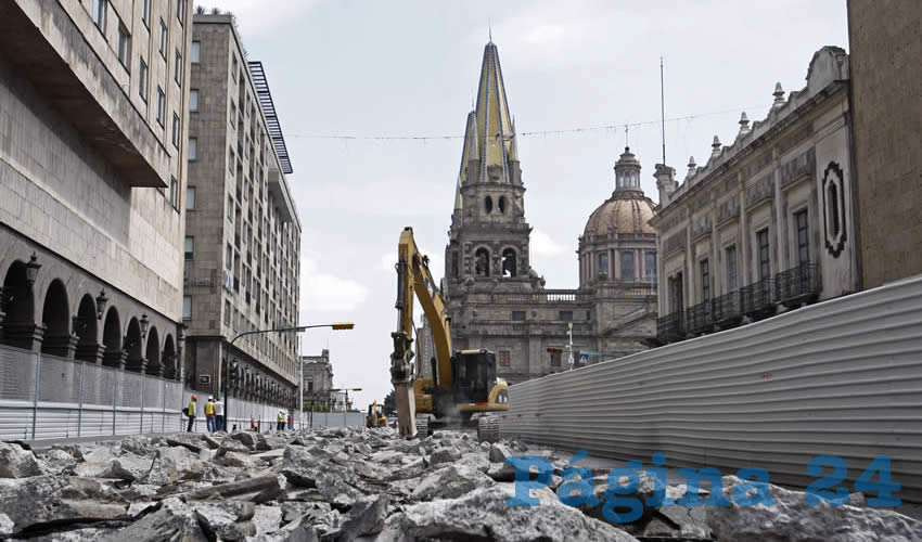 La Catedral está a escasos pasos del palacio municipal tapatío, y en el lugar hay policías destinados para proteger el lugar y los alrededores; sin embargo, aunque vieron el robo, no movieron un dedo por atrapar al ratero, “nadie hizo nada”, lamentó la afectada/Foto: Cuartoscuro