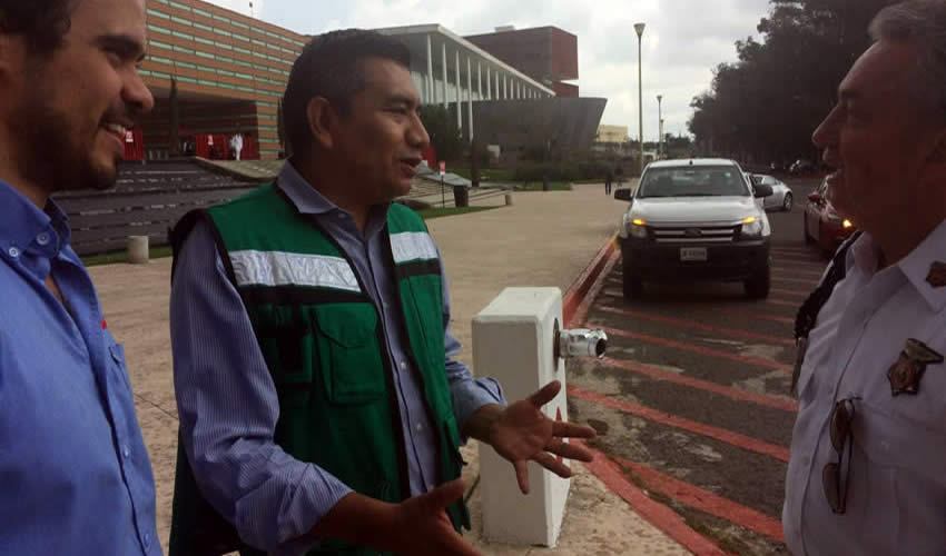 Caos automovilístico generan las obras en Periférico: cientos de automovilistas que vienen de fuera se quedan varados esperando pasar, y las rutas alternas son escasamente utilizadas/Fotos: Cortesía 