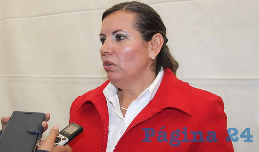 Patricia Frausto Ortiz: En el estado los adultos mayores que cuentan con su tarjeta, pueden gozar de descuentos en diversas farmacias, hospitales, servicios de hotelería, restaurantes y en tiendas donde venden productos de primera necesidad (Foto: Rocío Castro)