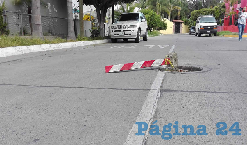 Una de las calles más afectadas es Paseo de los Ocotes entre Paseo de las Caobas y de las Mimosas; hay dos bocas de tormenta a punto del colapso y una hundida que causa constantemente daños en los automóviles; encima, las inundaciones en el lugar son cosa de todos los días/Fotos: Rafael Hernández Guízar