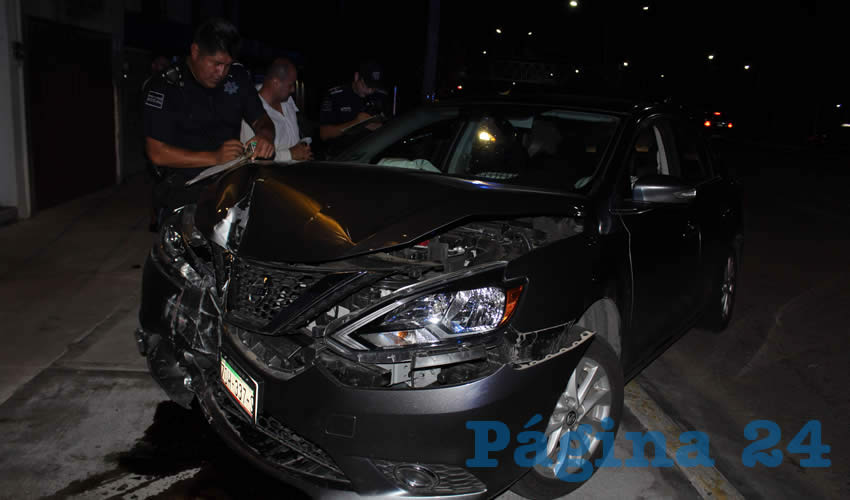 Fuerte golpe sufrió el Nissan Sentra, pero por fortuna el conductor quedó a salvo