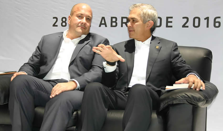 “Hay una buena oportunidad para construir un proyecto, que se sumen todos los que se quieran sumar”, dijo Miguel Ángel Mancera, a cuyo proyecto de aumentar el salario mínimo se han puesto la etiqueta el alcalde Enrique Alfaro (izquierda) y el presidente municipal de Tepic, Nayarit/Foto: Archivo Página 24