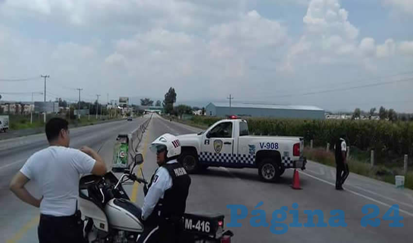 Debido a que el mandatario zapopano “ni siquiera levanta el teléfono” para escuchar las demandas de los pobladores, estos alzaron su voz impidiendo el paso a miles de automovilistas que pretendían transitar por la carretera a Colotlán/Fotos: Rafael Hernández Guízar 