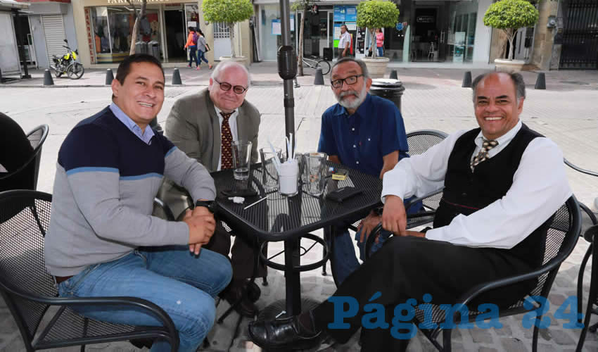 En Caf&eacute; Punta del Cielo departieron Ricardo Serrano Rangel, investigador de la Universidad Panamericana; Jorge Aguirre, investigador de posgrado de la Universidad Panamericana; Enrique Rodr&iacute;guez Varela, profesor de investigador de la UAA; y Eugenio Herrera Nu&ntilde;o