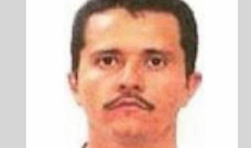 Nemesio Osegura Cervantes, “El Mencho” Nemesio Osegura Cervantes, “El Mencho”, es señalado no sólo de privar de la libertad al hijo de Joaquín Guzmán Loera, “El Chapo”, también se le responsabiliza de derribar un helicóptero de las Fuerza Especiales de la Marina Armada de México en el municipio de Villa Purificación, el 1 de mayo del 2015. Ordenó el asesinato del Secretario de Turismo del estado de Jalisco, José de Jesús Gallegos Álvarez, del Diputado Federal, Gabriel Gómez Michel, del delgado del Issste, Javier Galván. Las autoridades lo vinculan además con el homicidio del Presidente Municipal de Ayutla, el panista Manuel Gómez Torres, además de organizar la emboscada en contra de un convoy de la Fuerza Única Regional, en San Sebastián del Oeste, donde mataron a 15 oficiales. 