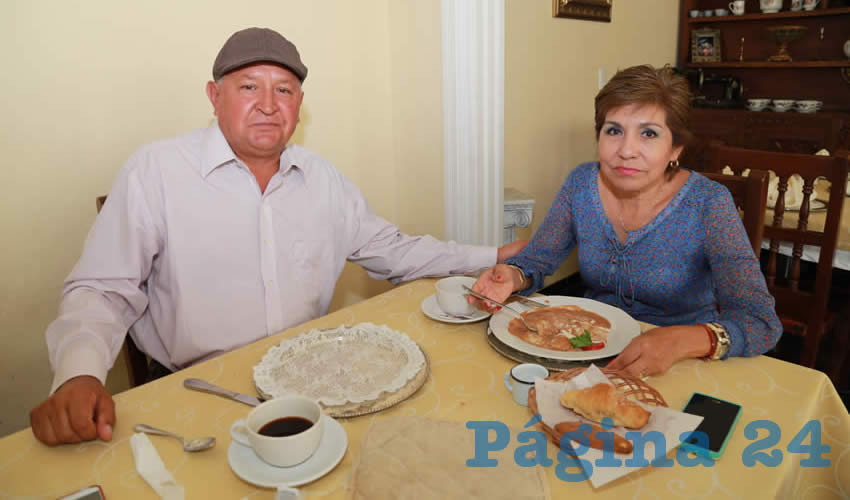 Fili Ibarra Rodr&iacute;guez y Lety Dom&iacute;nguez Esquivel desayunaron el restaurante La Parra