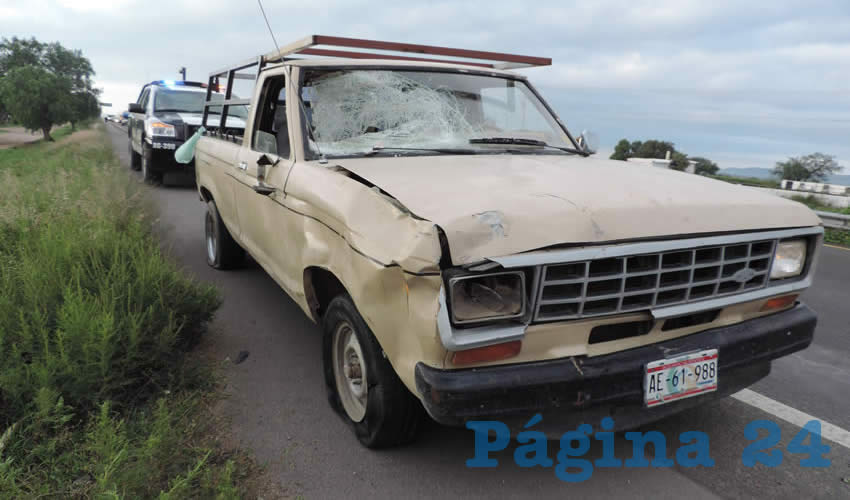 El homicida mató a Cuauhtémoc Rodríguez de la Cruz al momento en que conducía esta camioneta, la cual abandonó a unos 200 metros de distancia del sitio del fatal percance