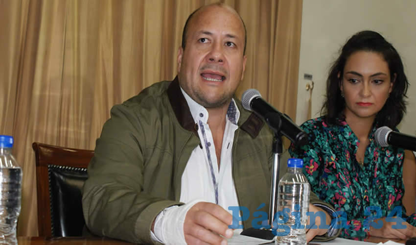 “Este magistrado y sus cómplices deben de estar en la cárcel”, exigió Enrique Alfaro tras pedir juicio política en su contra y denunciar sus corruptelas ante la fiscalía. A este respecto, el alcalde pidió al gobernador Aristóteles Sandoval no protega a esta red de corruptos, y que instruya al fiscal Almaguer a que “haga bien su trabajo” en torno al caso/Foto: Francisco Tapia