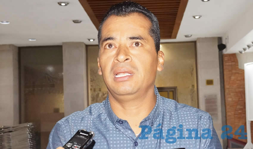 Fernando Enrique Uc Jacobo: “En equipar un hospital de este tipo nos llevaríamos tres millones de pesos, para enfermeras, doctores, personal de limpieza, serían alrededor de 40 millones de pesos anuales, cuando el gasto corriente del municipio es de 110 millones de pesos” (Foto: Merari Martínez Castro)