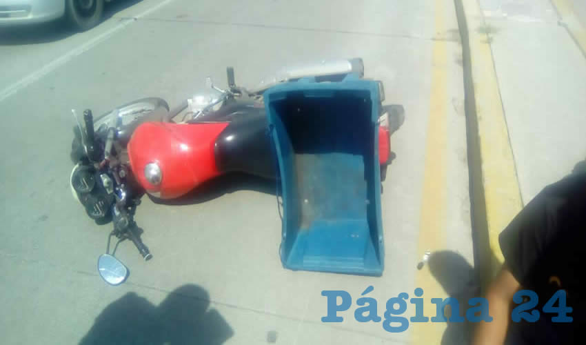 El motocicleta y la jaca de acero cayeron al suelo tras arrollar al adolescente