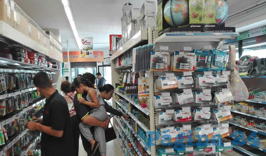 Los útiles extra que pidan los profesores en las escuelas es “extra” a lo entregado por los gobiernos, supuestamente como apoyo a la economía familiar/Foto: Francisco Andalón López 