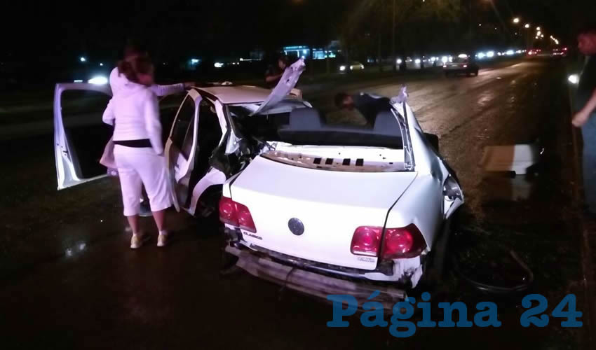 En estas condiciones qued&oacute; el Volkswagen Jetta Cl&aacute;sico blanco, cuyo conductor s&oacute;lo present&oacute; golpes de poca importancia