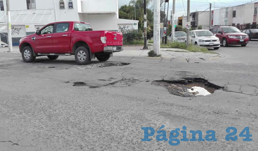 En años anteriores los gobiernos tenían la decencia de “taparle el ojo al macho” en esta zona, pero ahora ni siquiera se toman la molestia, pese a las decenas de reportes sobre el pésimo estado de Camino Viejo a Tesistán/Fotos: Rafael Hernández Guízar 