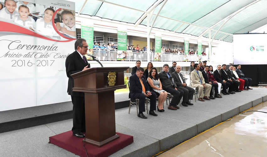 Con la colaboraci&oacute;n de los maestros y los padres de familia, se rescat&oacute; del abandono a la educaci&oacute;n: CLT