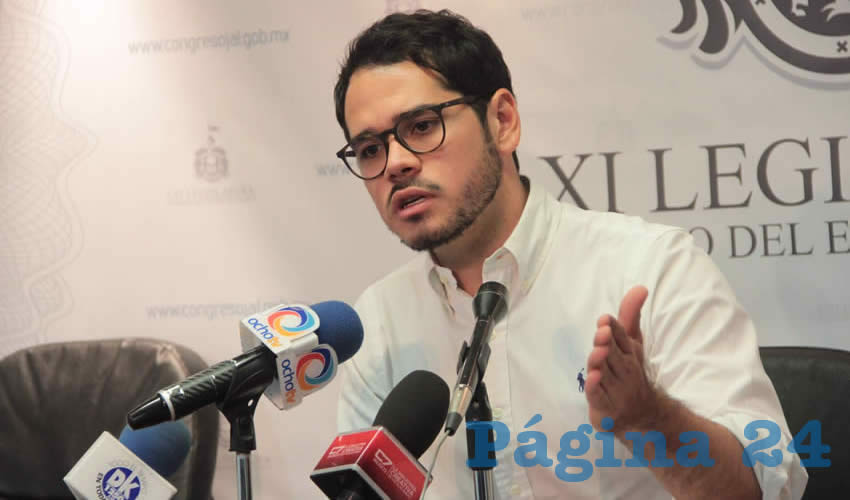 La comisión de tarifas debe desaparecer, por tener evidente conflicto de intereses, donde “las decisiones las están tomando los que tienen intereses en el tema”, tronó el diputado de MC Alejandro Hermosillo, quien puntualizó que la tarifa del transporte está sujeta a la dinámica de la ciudad, no al tema electoral/Foto: Francisco Tapia 
