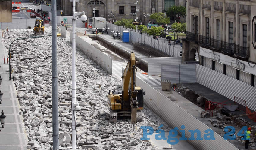 “Es un modelo muy parecido al de avenida Chapultepec, pero con banquetas muy amplias y consistiría en los dos lados de la avenida”, explicó el alcalde tapatío Enrique Alfaro sobre el destino que se le dará a la avenida Alcalde “en concordancia” con las obras de la línea 3 del tren ligero/Fotos: Cuartoscuro y Francisco Tapia 