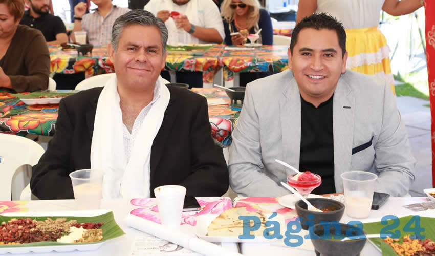 En el &aacute;rea gastron&oacute;mica del pabell&oacute;n de Oaxaca en el Corredor Cultural Alameda almorzaron Alberto Quezada Leos, titular de Turismo municipal, y &Oacute;scar Guti&eacute;rrez Acevedo