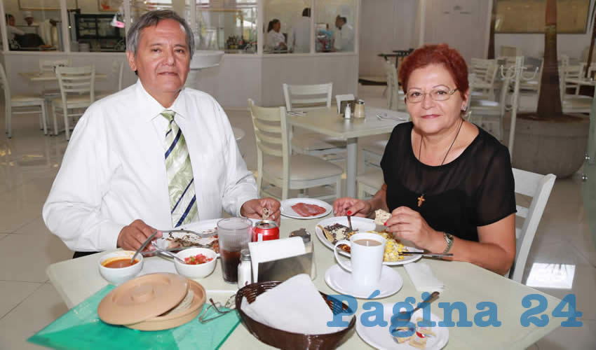 En el restaurante Del Centro compartieron el pan y la sal Jos&eacute; Jaime Arteaga S&aacute;nchez y su hermana Diana Elizabeth Arteaga S&aacute;nchez