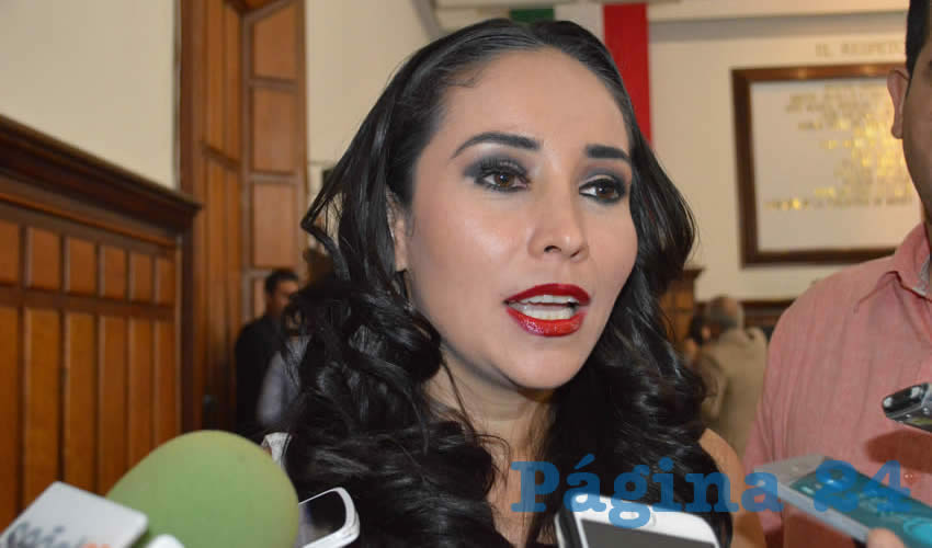 La regidora priísta Ángeles Arredondo exigió respuestas al alcalde Enrique Alfaro respecto a por qué “ha permitido que este tipo de personas estén trabajando aquí en el ayuntamiento”; remató señalando que es ingenuo pensar que el alcalde o su jefe de Gabinete no conocían a estas personas “a qué se dedicaban ni los antecedentes, es poco creíble”/Foto: Archivo Página 24 