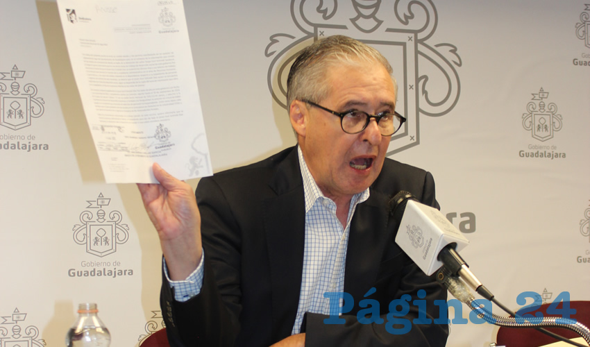 “Se pretende sacar raja política debido a que un hijo del detenido (‘La Pistola’, operador financiero del CJNG) laboraba en este gobierno”, acusó Enrique Ibarra, secretario del ayuntamiento, quien en su ‘indignación’ exigió al fiscal “que deje de utilizar políticamente los temas de seguridad para atacar al gobierno de Guadalajara”/Foto: Francisco Tapia 