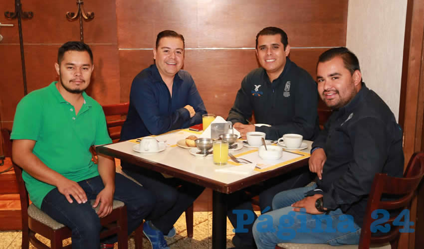 En el restaurante La Rueda del Hotel Quality Inn compartieron el primer alimento del d&iacute;a Genaro Herrera Pedroza, H&eacute;ctor Col&oacute;n, Alberto L&oacute;pez, coordinador de asesores del s&iacute;ndico procurador Rafael Ahmmed Franco; y Juan Jos&eacute; Calvillo D&iacute;az
