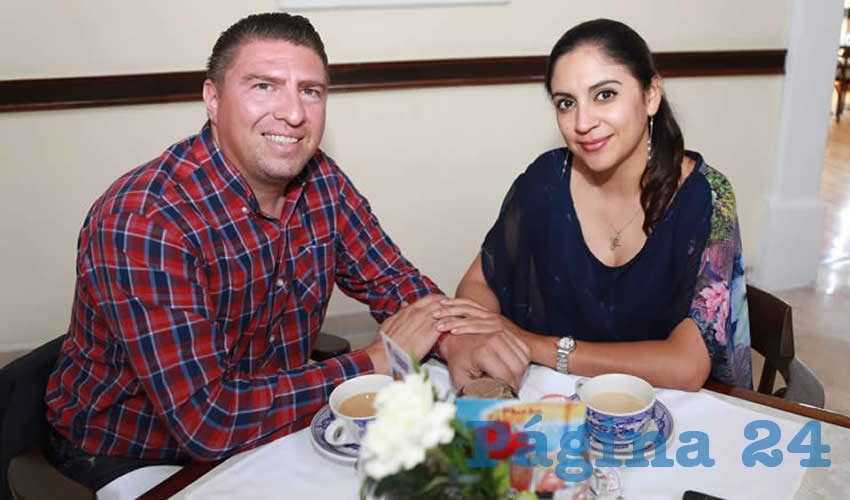 En Sanborns Francia departieron Amaury Lara Torres y su novia Primavera Brand Galindo